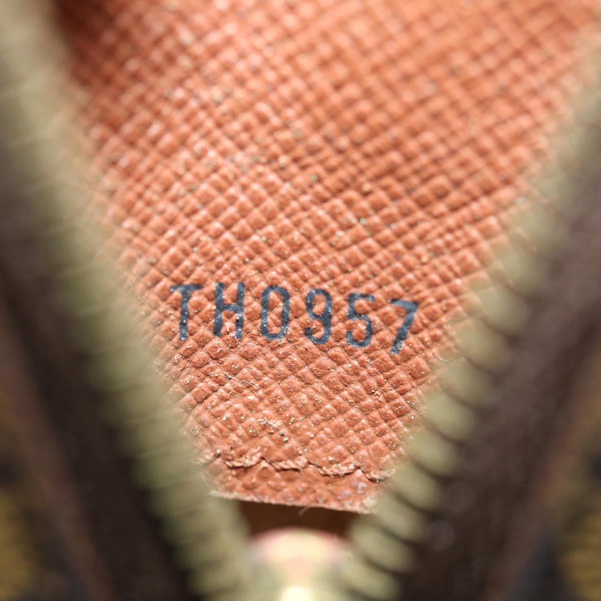 LOUIS VUITTON Monogram Trousse Demi Ronde Cosmetic Pouch M47520 LV Auth 70486