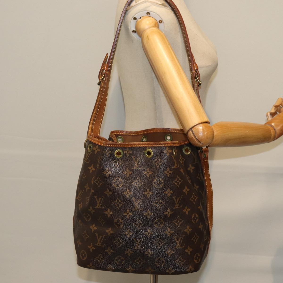 LOUIS VUITTON Monogram Petit Noe Shoulder Bag M42226 LV Auth 70548