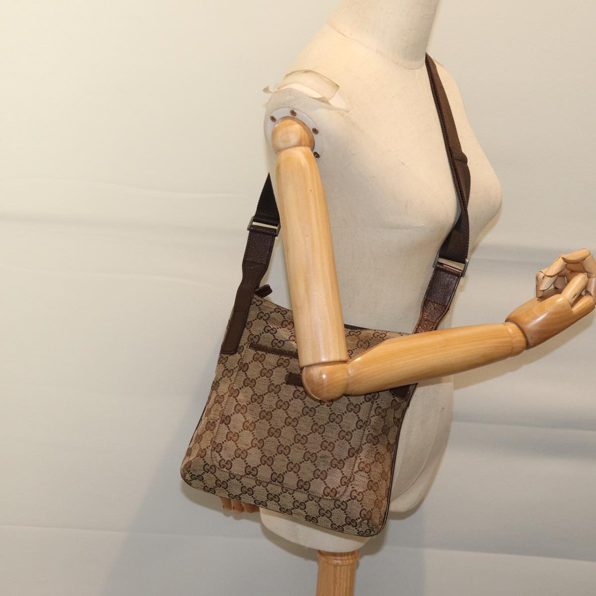 GUCCI GG Canvas Shoulder Bag Beige 122793 Auth 70605