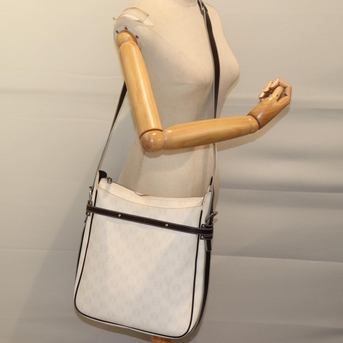 LOEWE Anagram Shoulder Bag PVC White Auth 70655