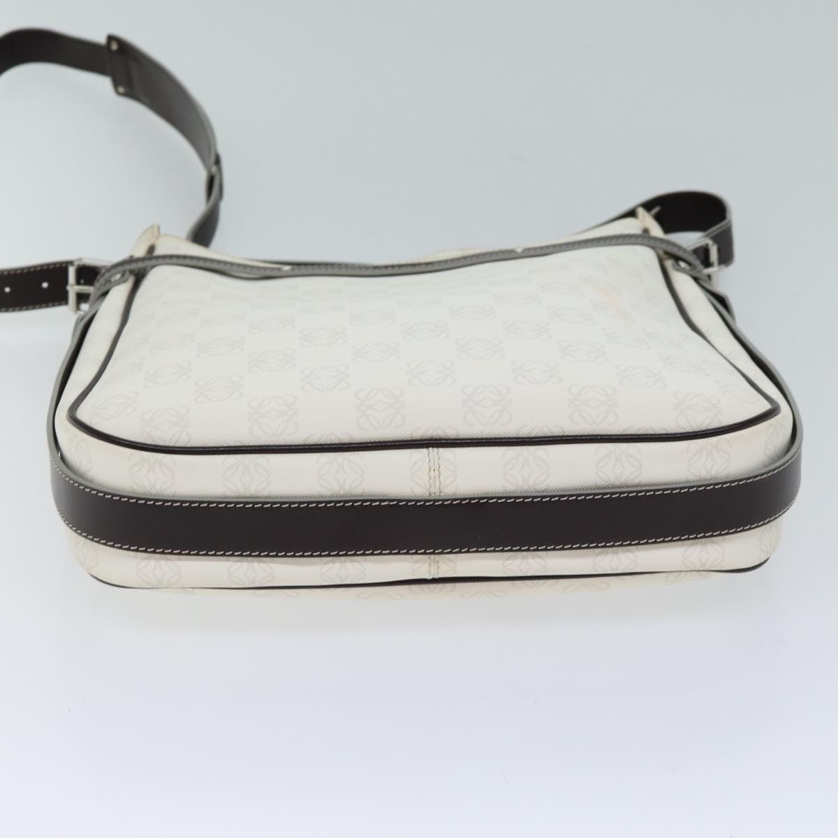 LOEWE Anagram Shoulder Bag PVC White Auth 70655