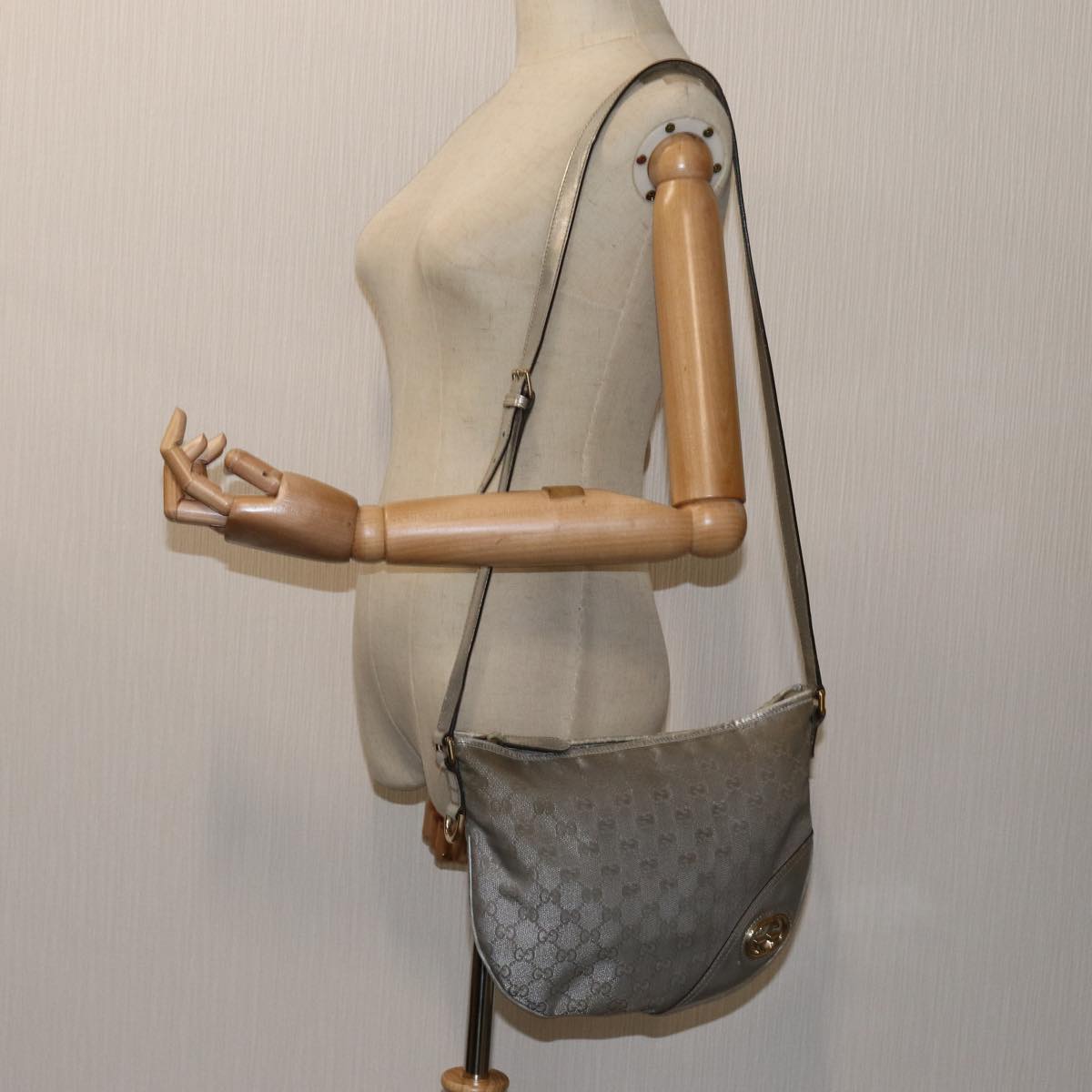 GUCCI GG Canvas Shoulder Bag Silver Auth 71301