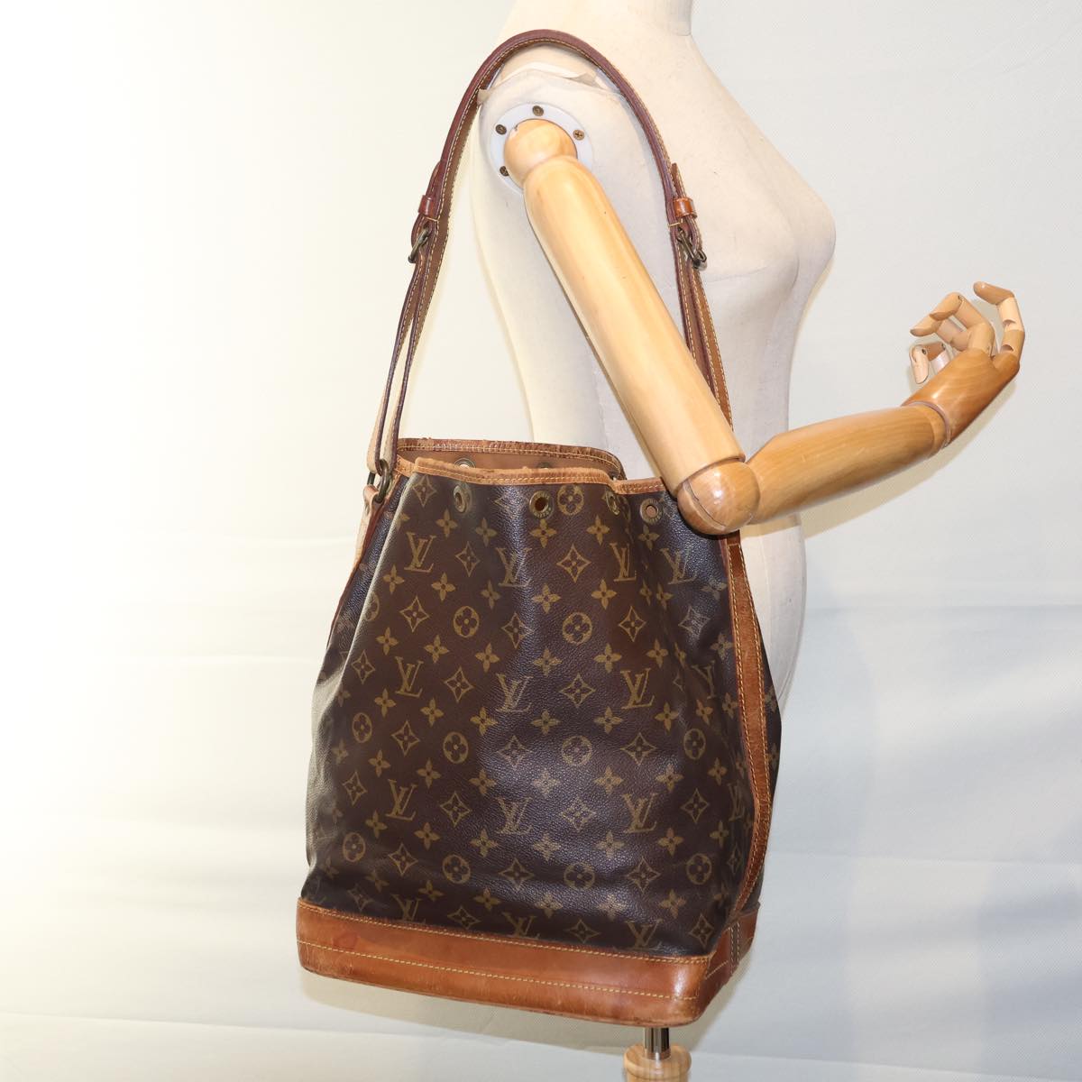 LOUIS VUITTON Monogram Noe Shoulder Bag M42224 LV Auth 71352