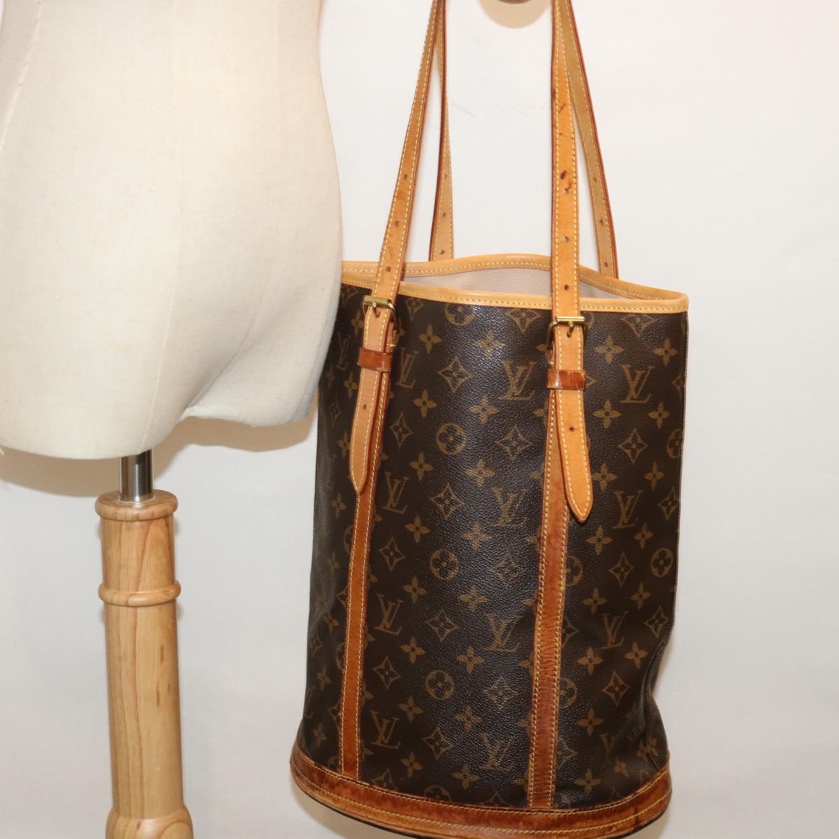 LOUIS VUITTON Monogram Bucket GM Shoulder Bag M42236 LV Auth 71488