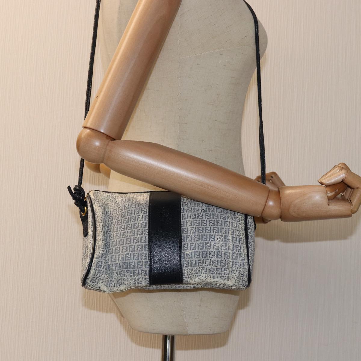 FENDI Zucchino Canvas Shoulder Bag Coated Canvas White Navy Auth 71558