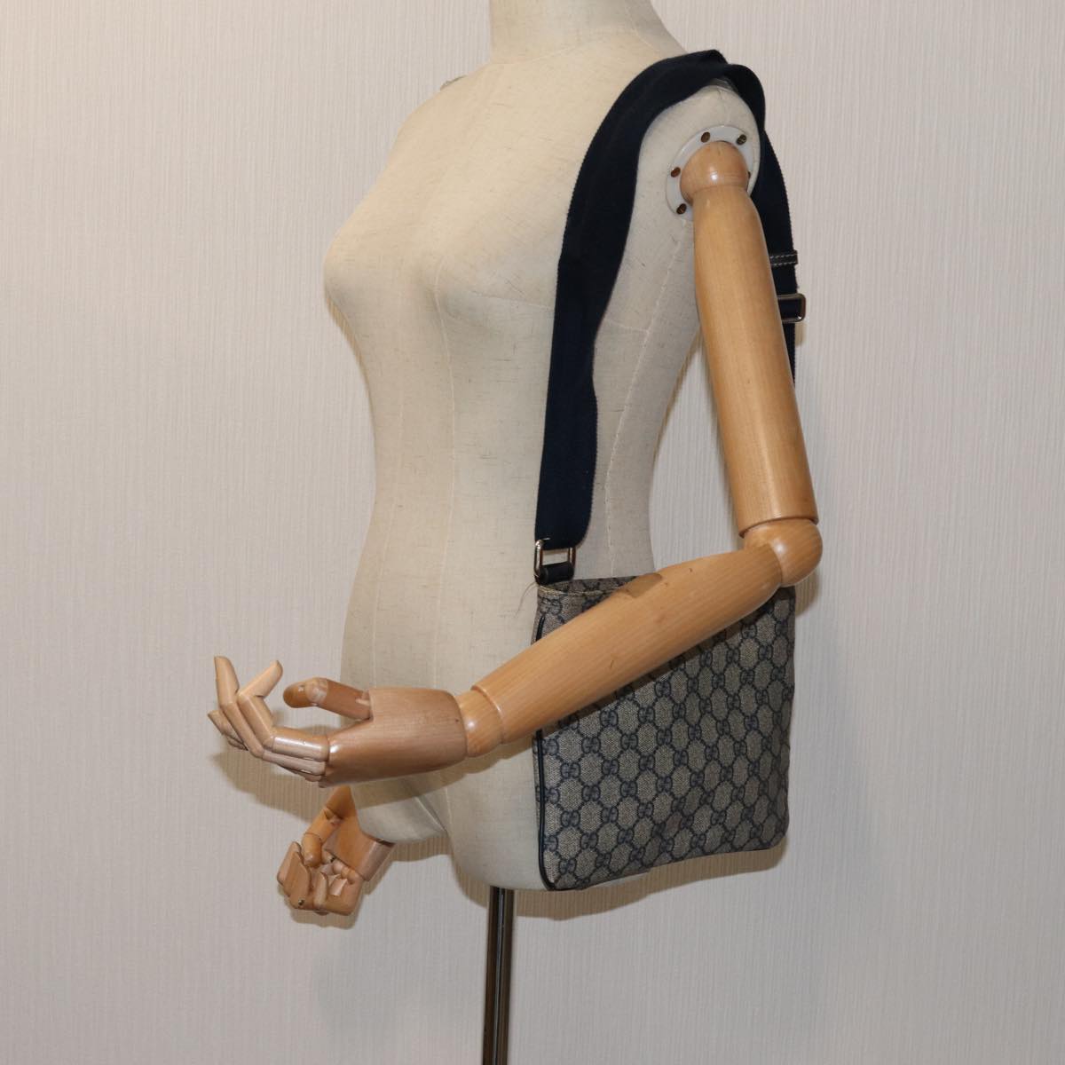 GUCCI GG Supreme Shoulder Bag PVC Navy 201538 Auth 71815