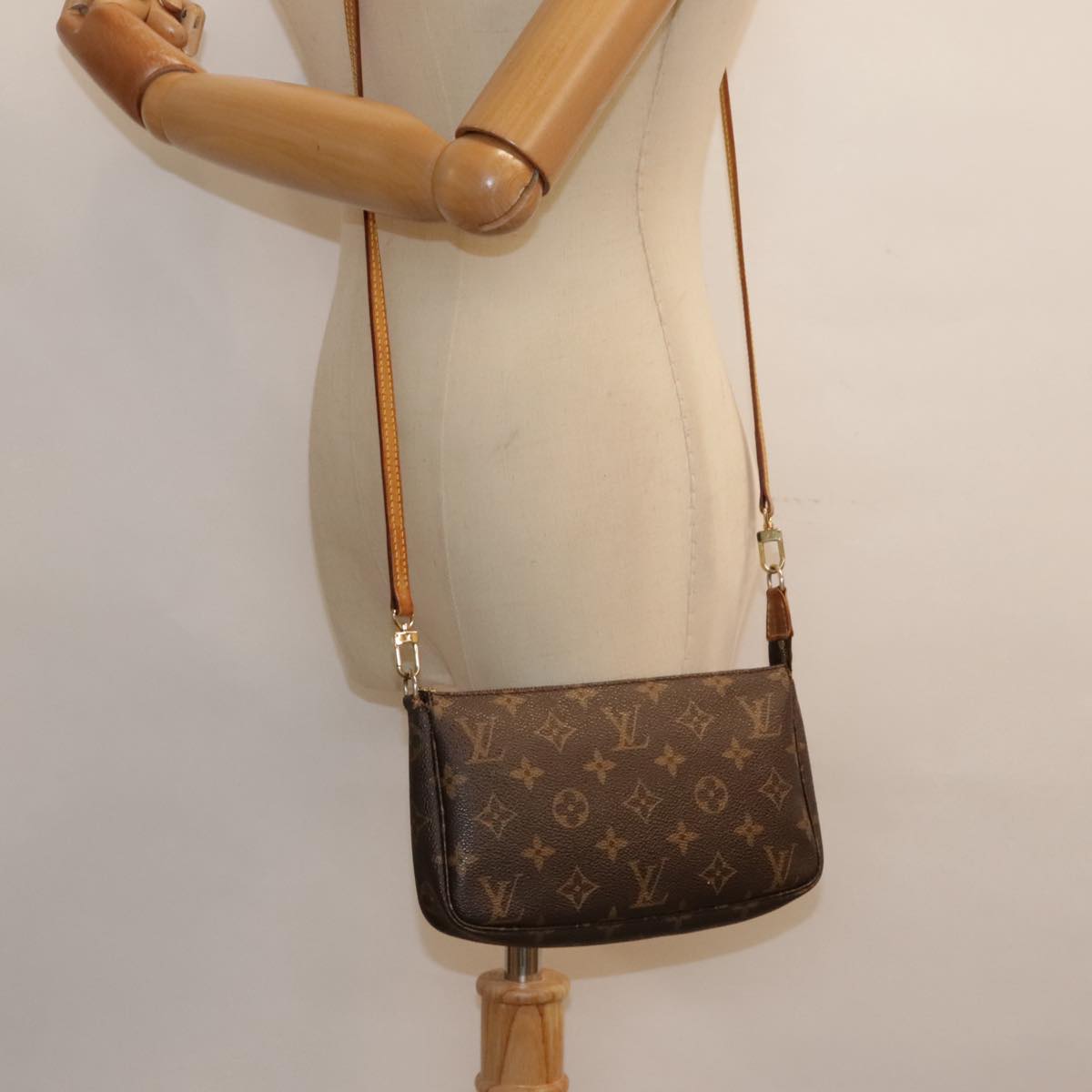 LOUIS VUITTON Monogram Pochette Accessoires Pouch M51980 LV Auth 72581