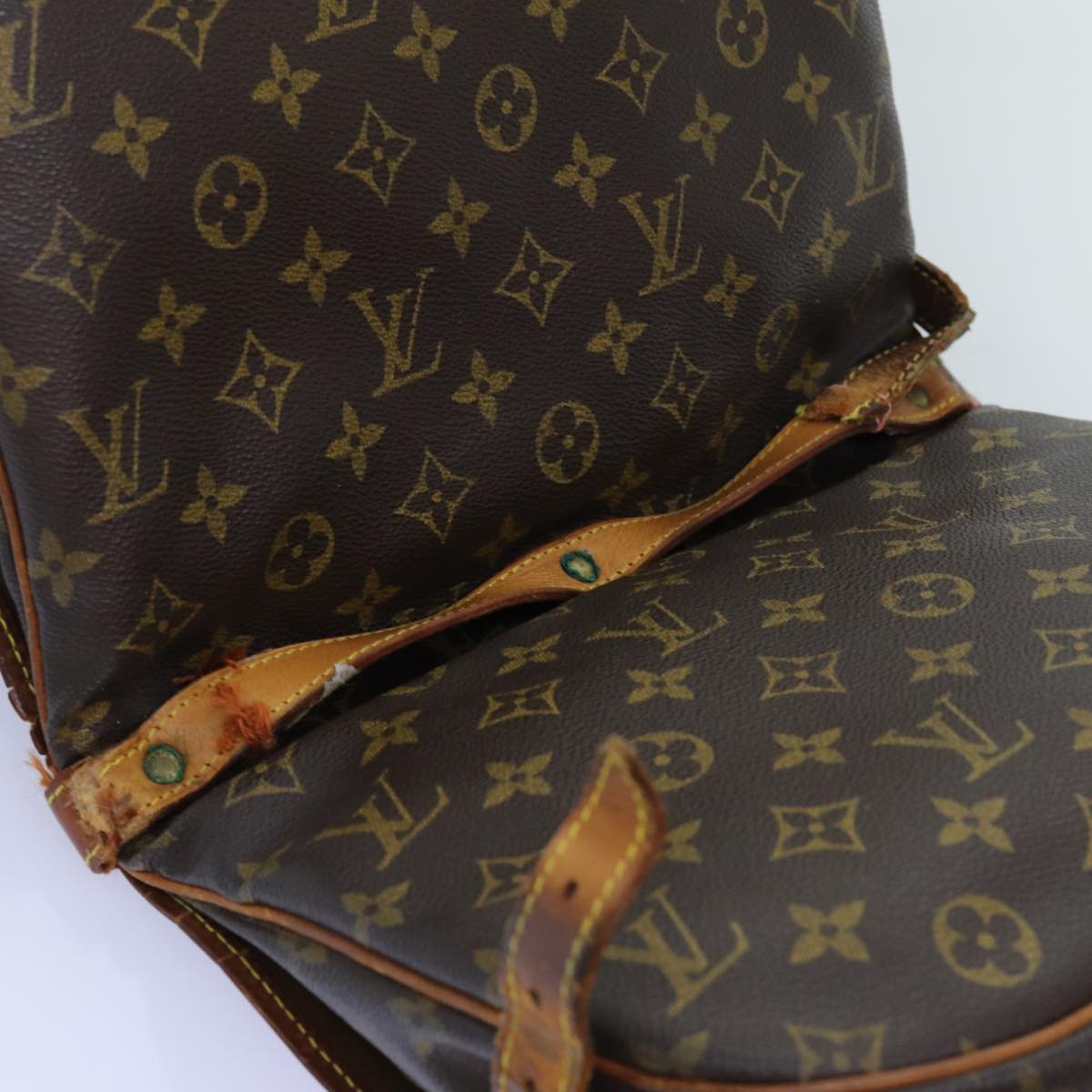 LOUIS VUITTON Monogram Saumur 30 Shoulder Bag M42256 LV Auth 72653