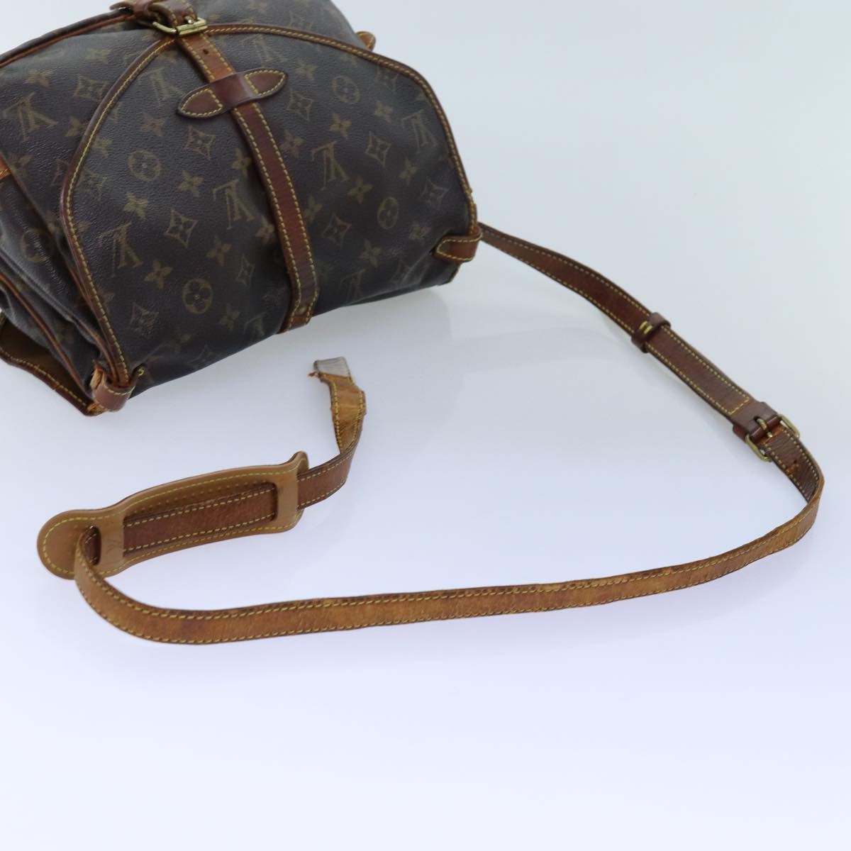 LOUIS VUITTON Monogram Saumur 30 Shoulder Bag M42256 LV Auth 72653