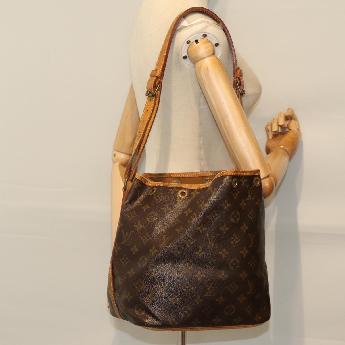 LOUIS VUITTON Monogram Petit Noe Shoulder Bag M42226 LV Auth 72863