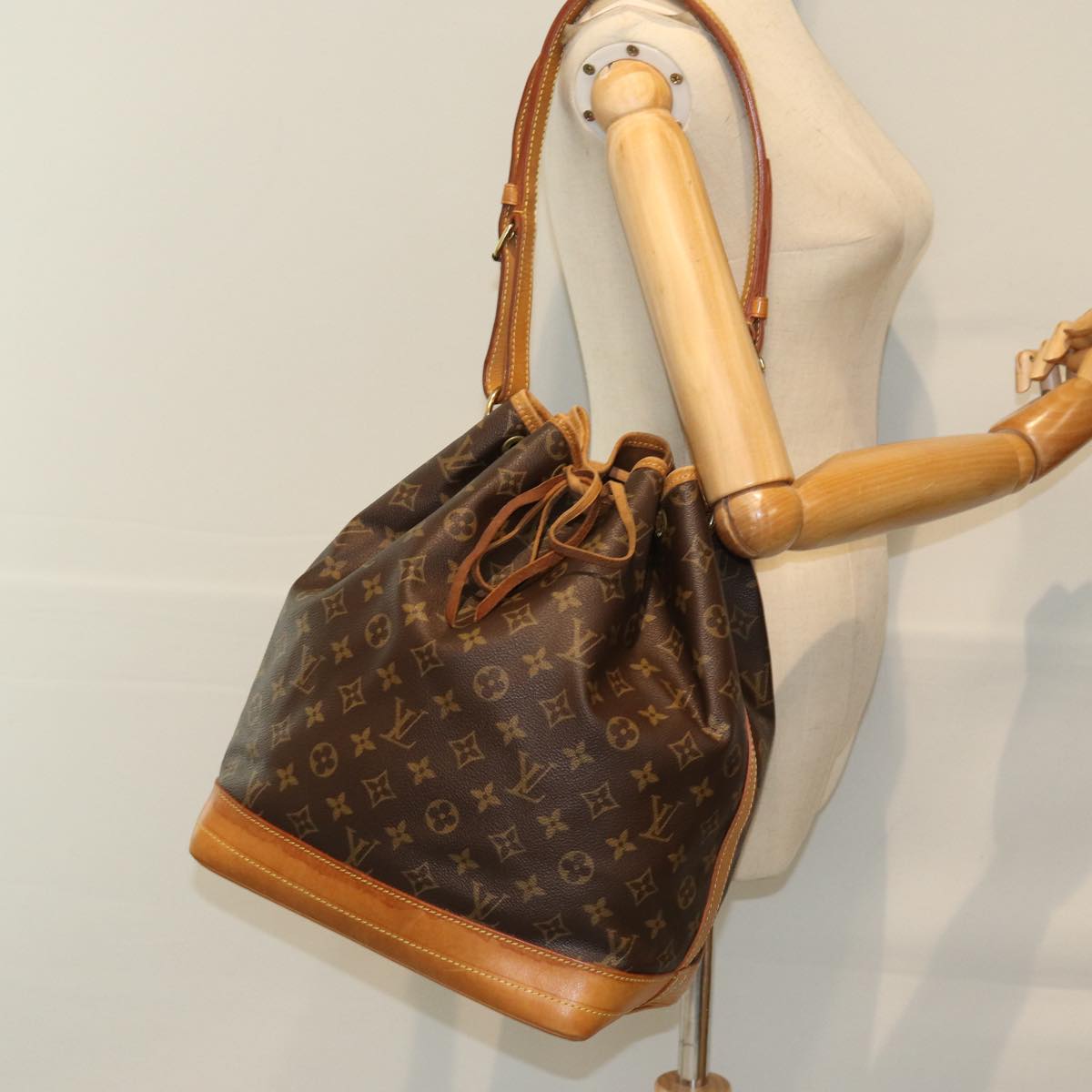 LOUIS VUITTON Monogram Noe Shoulder Bag M42224 LV Auth 72879