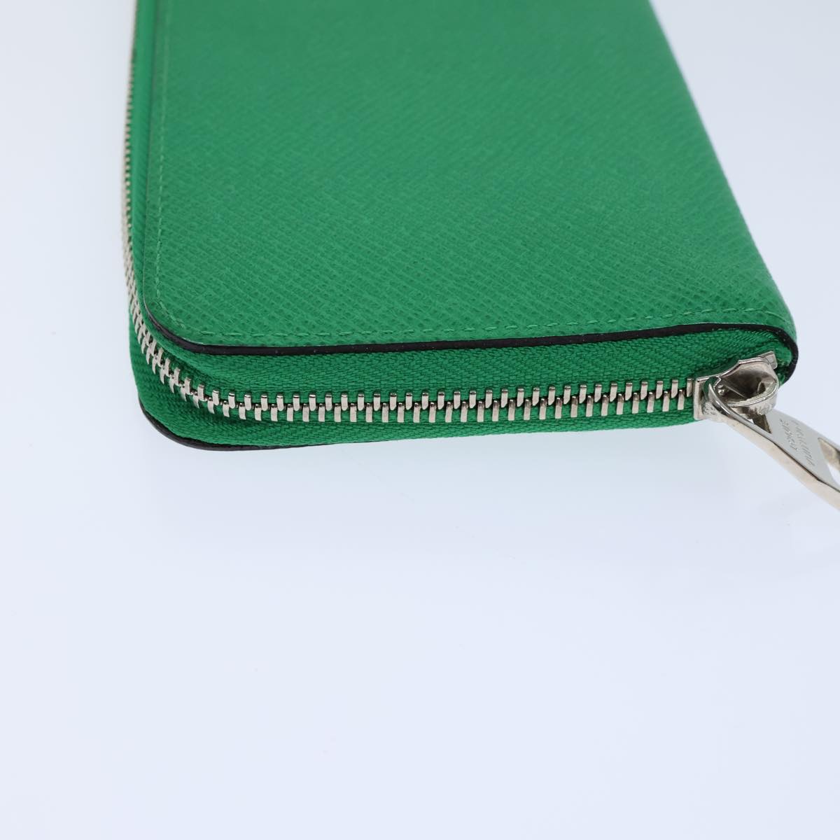 LOUIS VUITTON Taiga Zippy Wallet Vertical Long Wallet Green M32835 LV Auth 72914