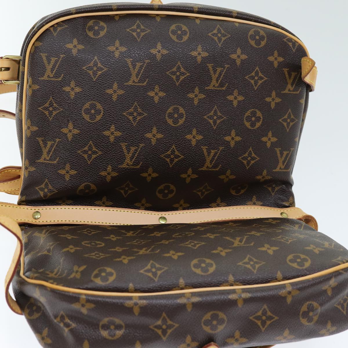 LOUIS VUITTON Monogram Saumur 30 Shoulder Bag M42256 LV Auth 72930