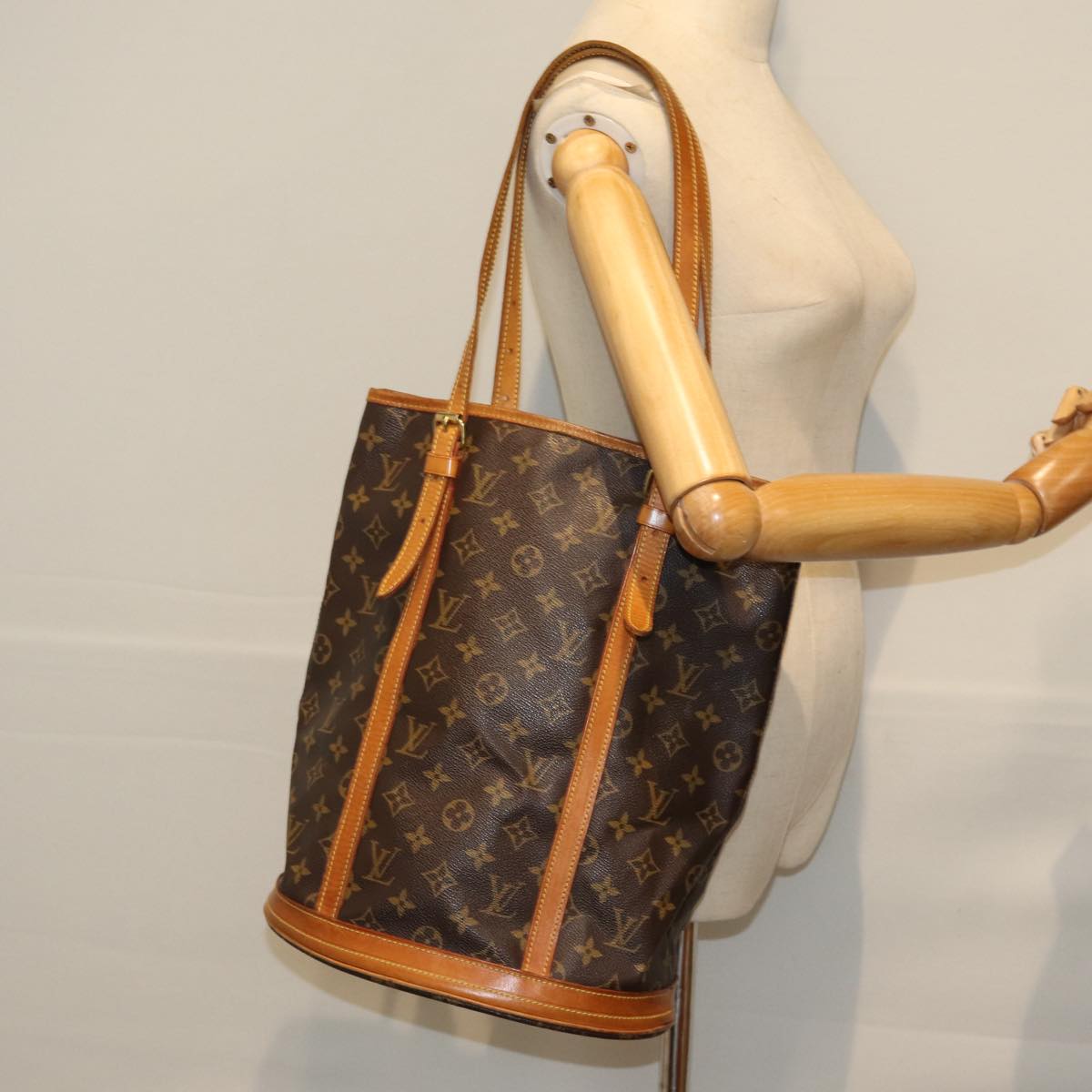 LOUIS VUITTON Monogram Bucket GM Shoulder Bag M42236 LV Auth 73059