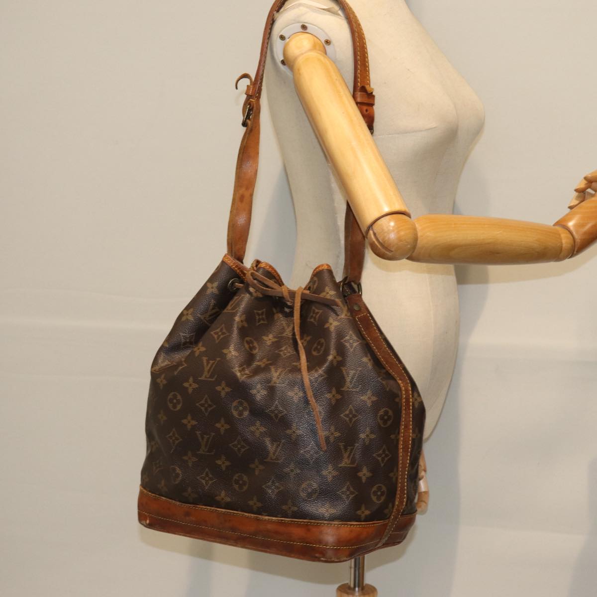 LOUIS VUITTON Monogram Noe Shoulder Bag M42224 LV Auth 73062