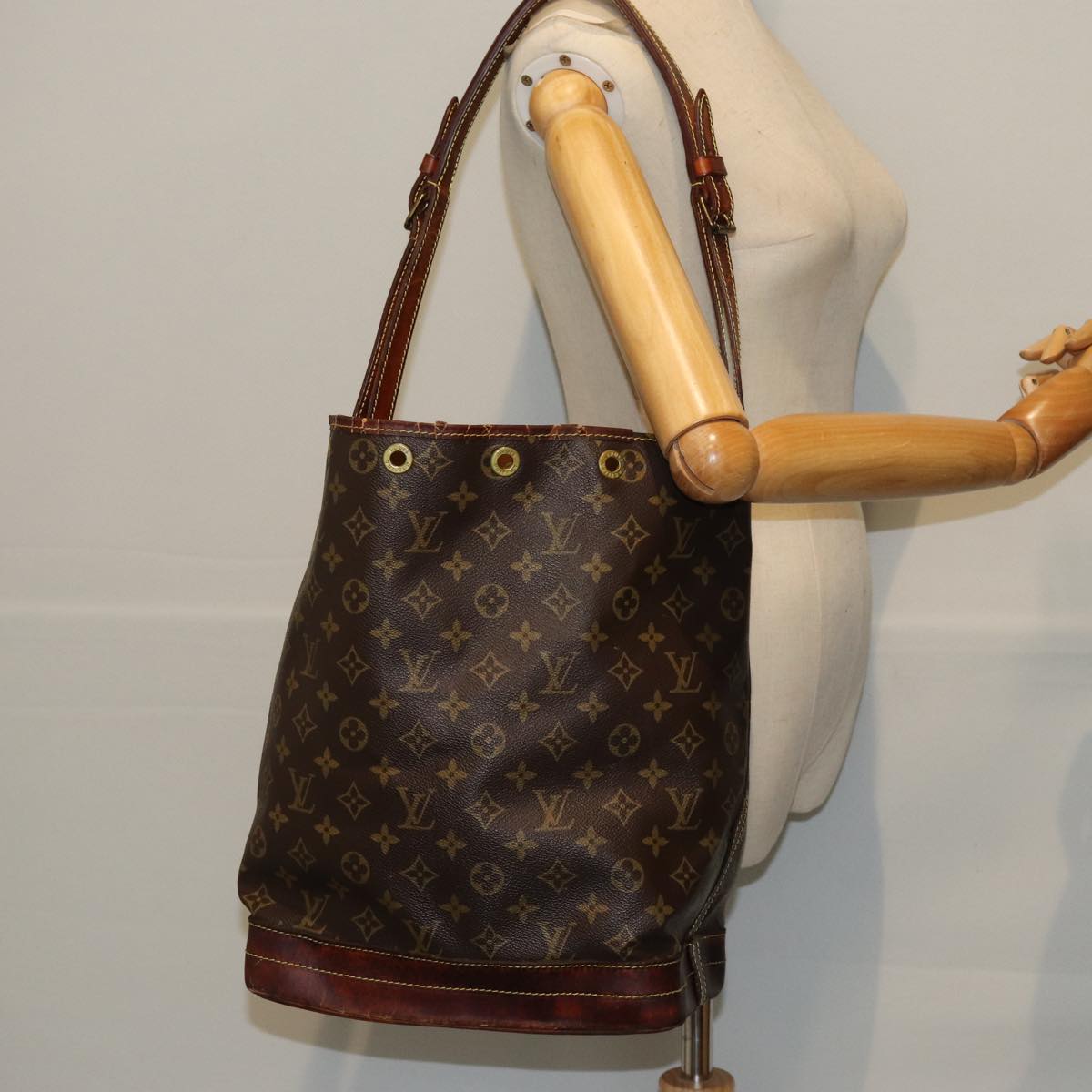 LOUIS VUITTON Monogram Noe Shoulder Bag M42224 LV Auth 73311