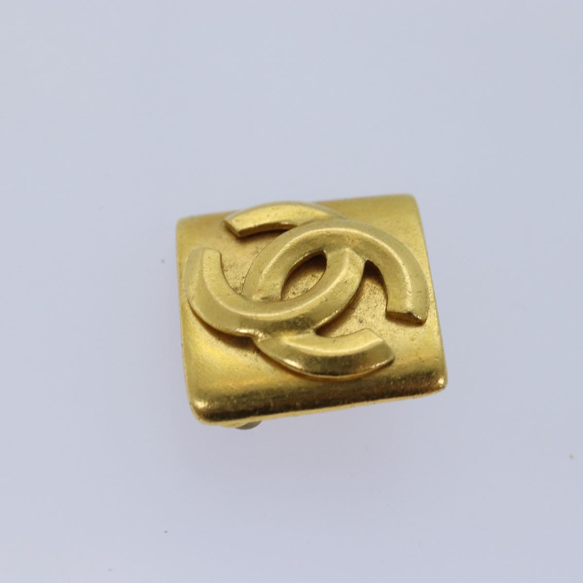 CHANEL Earring Gold Tone CC Auth 74758