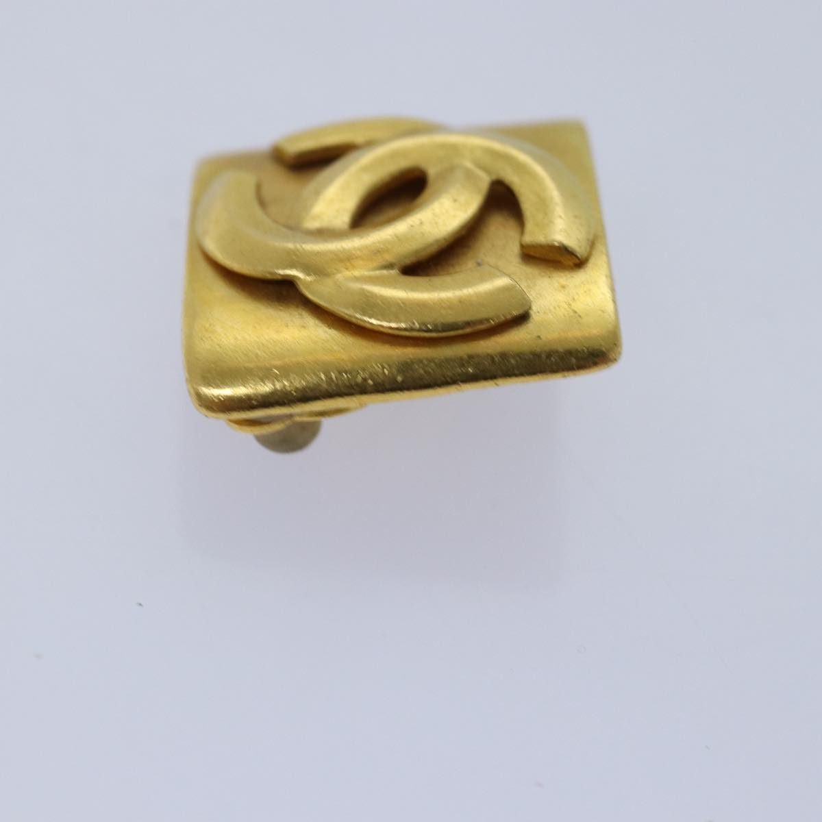 CHANEL Earring Gold Tone CC Auth 74758