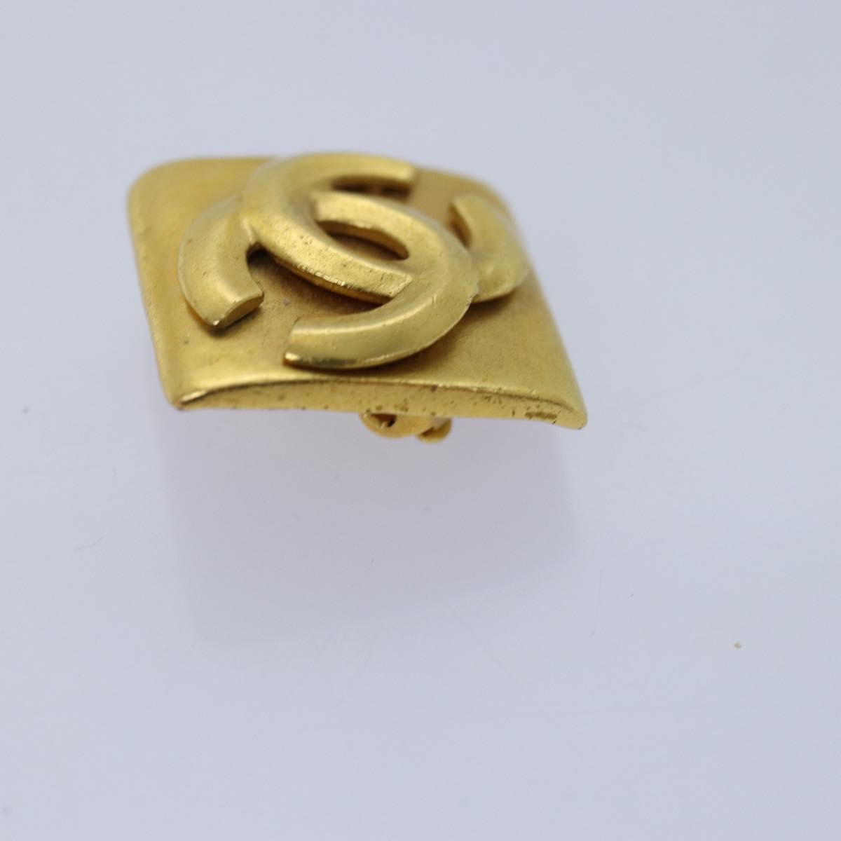 CHANEL Earring Gold Tone CC Auth 74758