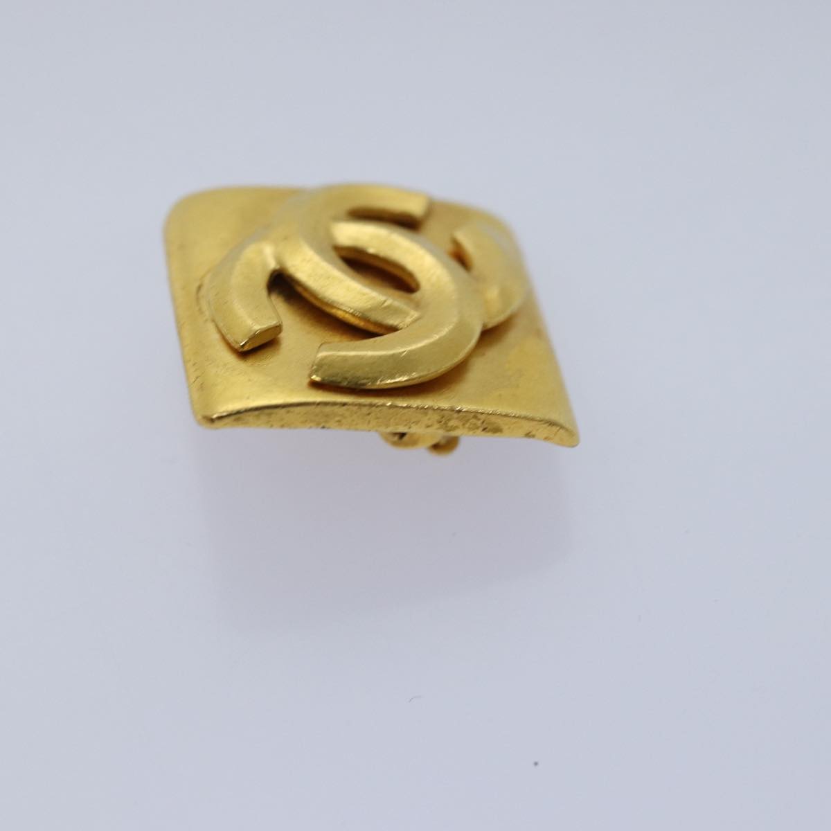 CHANEL Earring Gold Tone CC Auth 74758