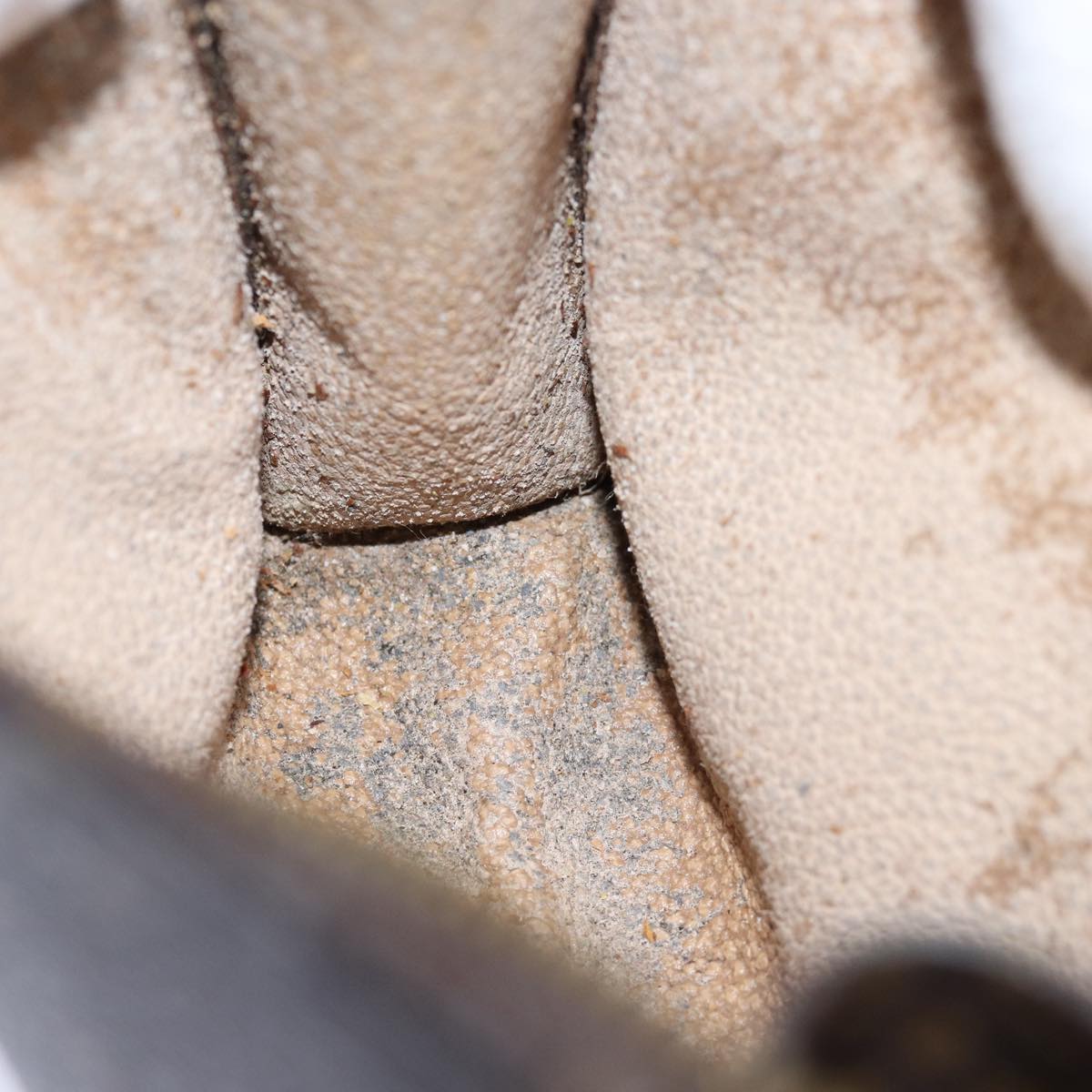 LOUIS VUITTON Monogram Poche Toilette 15 Pouch M47546 LV Auth 76270