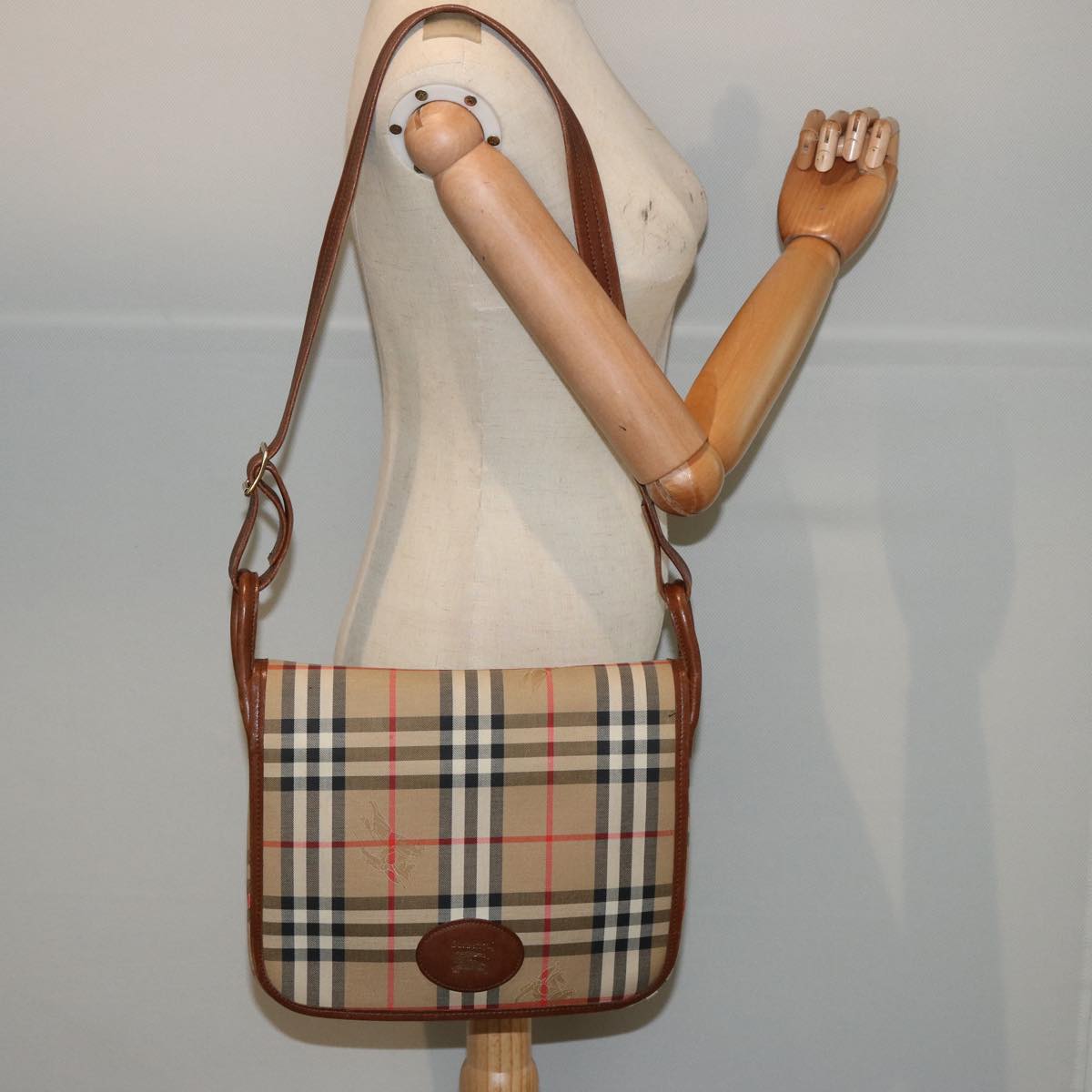 Burberrys Nova Check Shoulder Bag Canvas Beige Auth 76481