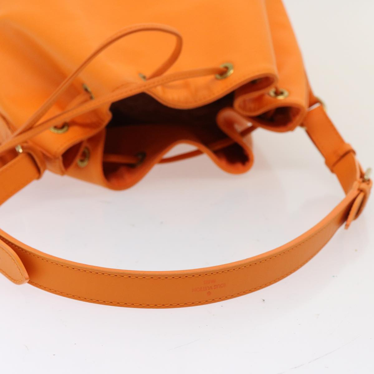 LOUIS VUITTON Epi Noe Shoulder Bag Orange Mandarin M5900H LV Auth 77300