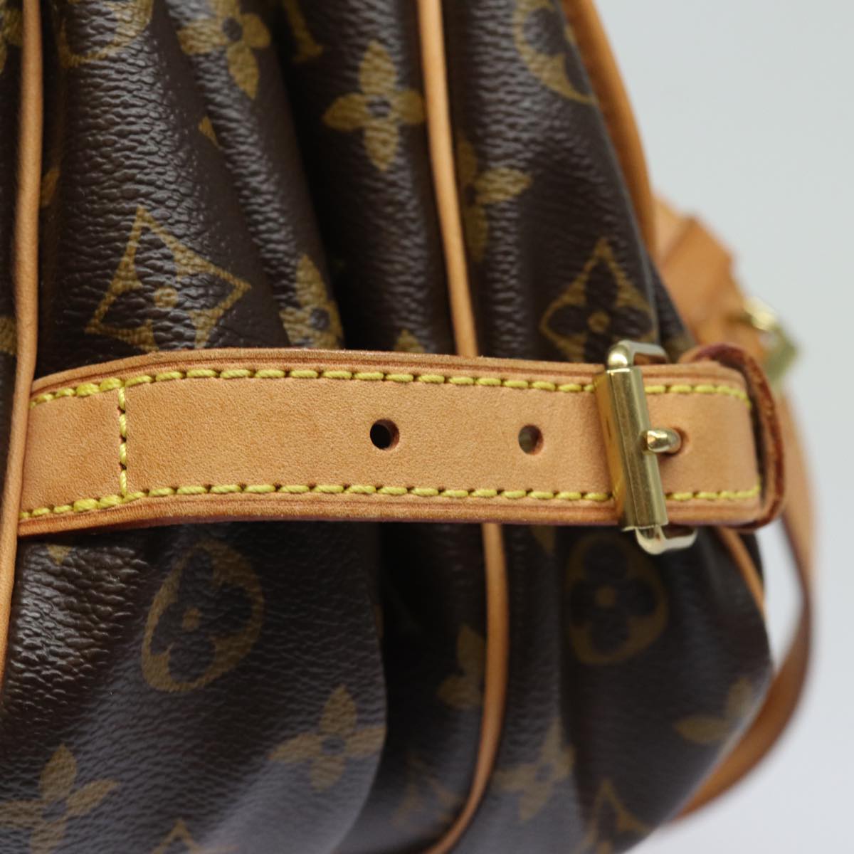 LOUIS VUITTON Monogram Saumur 30 Shoulder Bag M42256 LV Auth 80965V