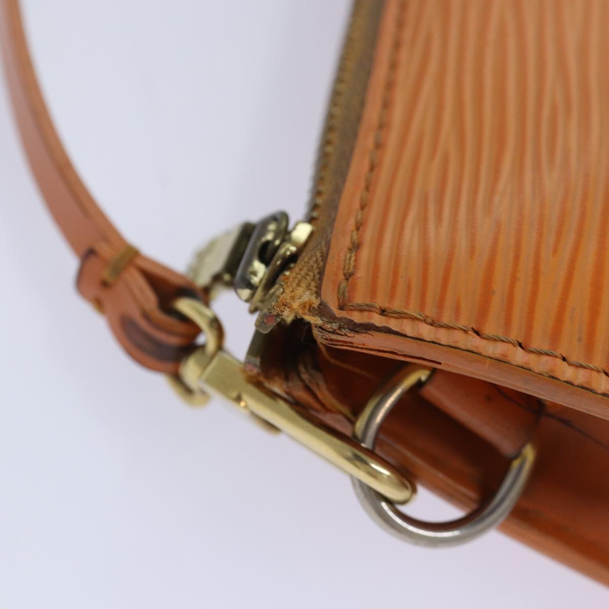 LOUIS VUITTON Epi Pochette Accessoires Pouch Orange Mandarin M5294H Auth 82026