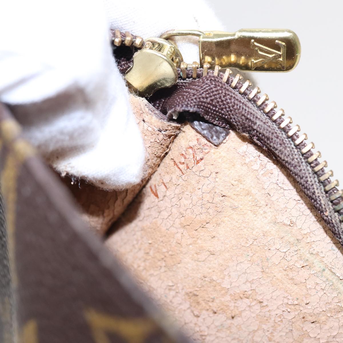 LOUIS VUITTON Monogram Bucket PM Pouch Accessory Pouch LV Auth 82588