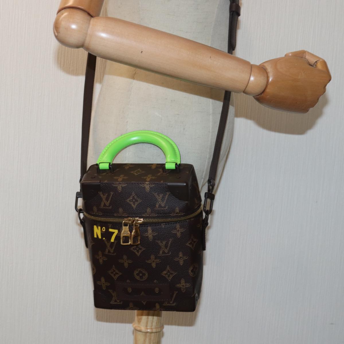LOUIS VUITTON Monogram Vertical Box Shoulder Bag M59664 LV Auth 82618SAM