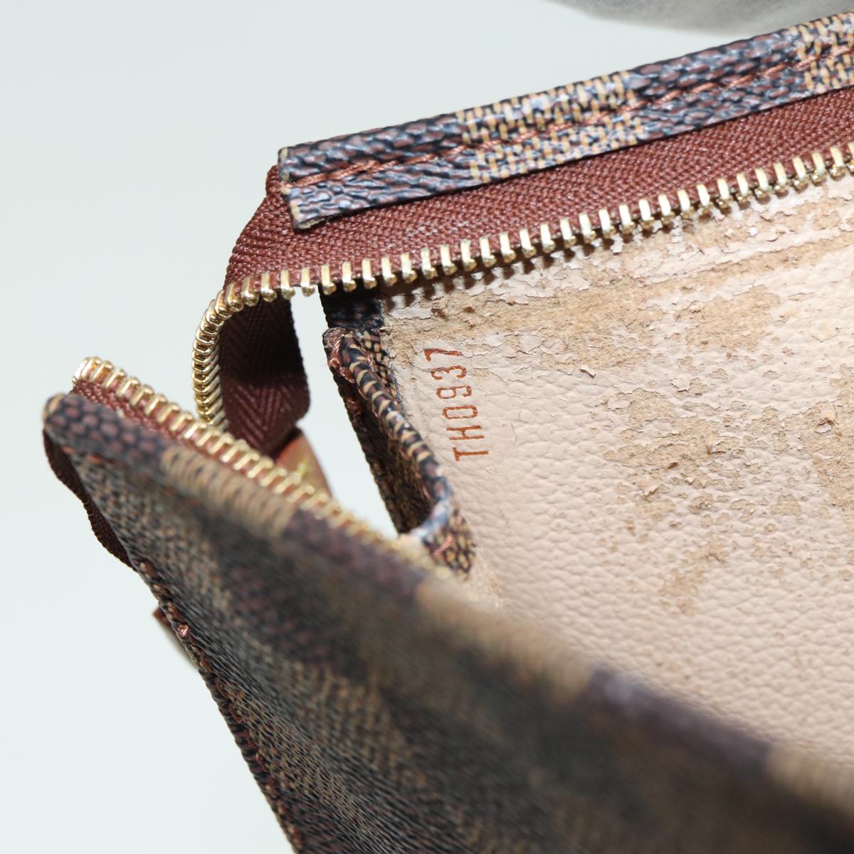 LOUIS VUITTON Damier Ebene Poche Toilette 26 Pouch N47543 LV Auth 83604