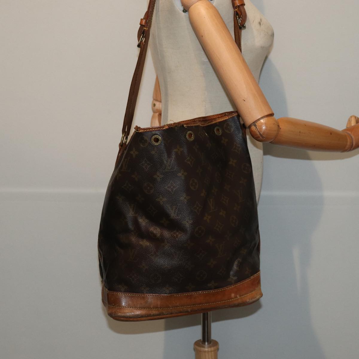 LOUIS VUITTON Monogram Noe Shoulder Bag LV Auth 84001