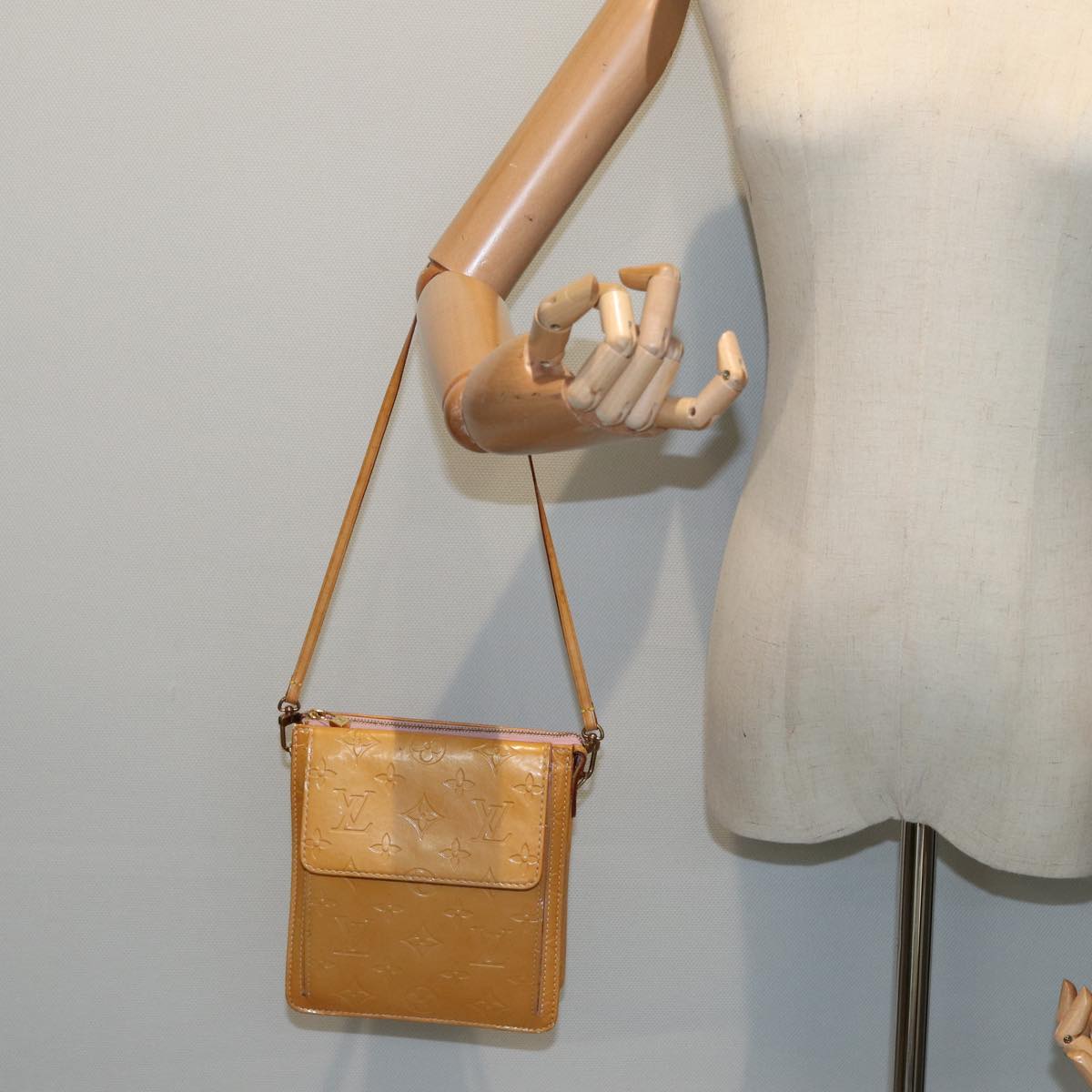 LOUIS VUITTON Monogram Vernis Motto Pouch Marshmallow Pink M91312 LV Auth 84628