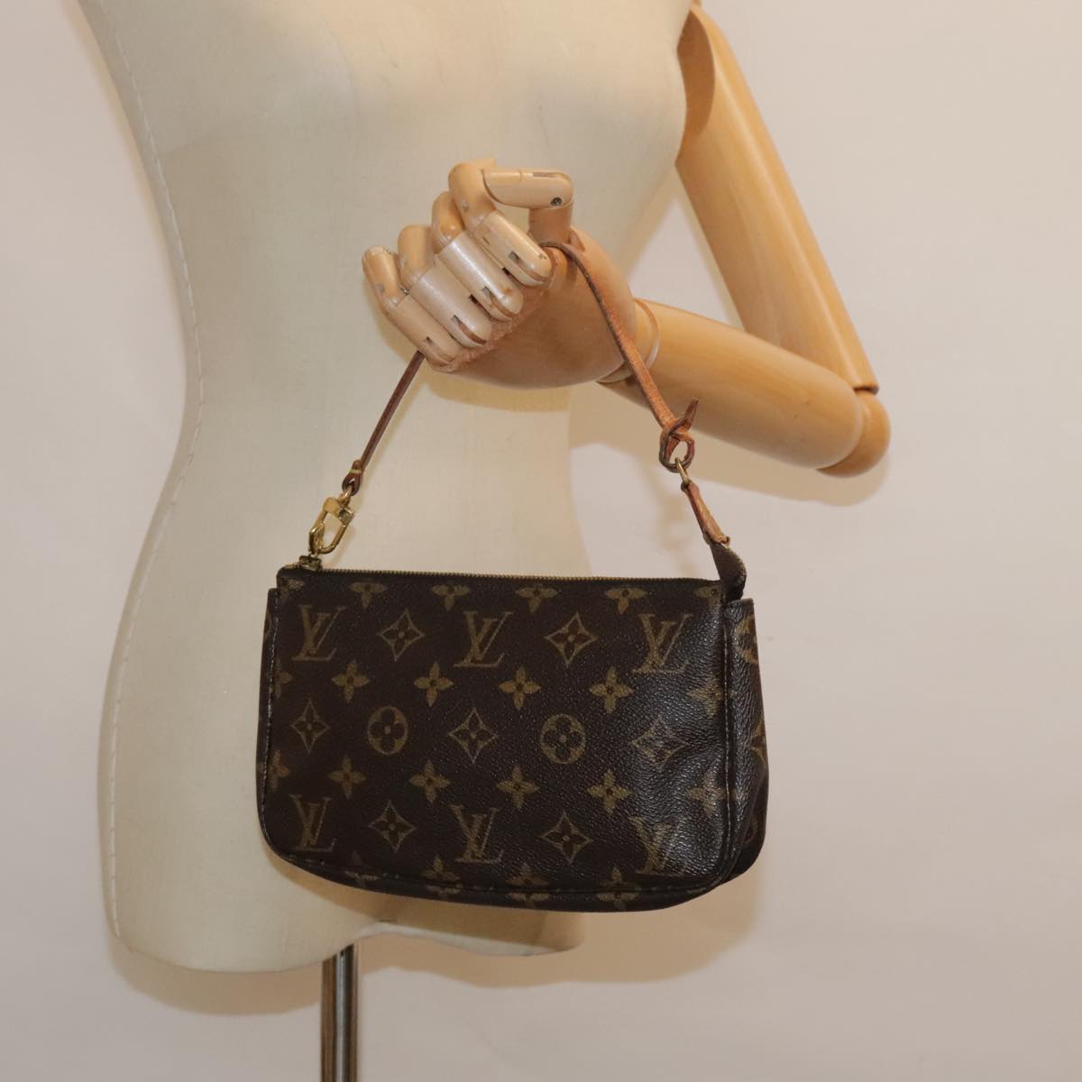 LOUIS VUITTON Monogram Pochette Accessoires Pouch M51980 LV Auth 84984