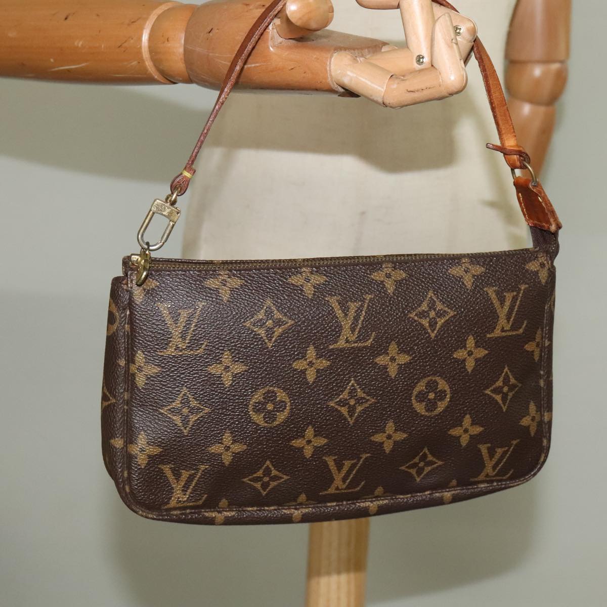 LOUIS VUITTON Monogram Pochette Accessoires Pouch M51980 LV Auth 85313