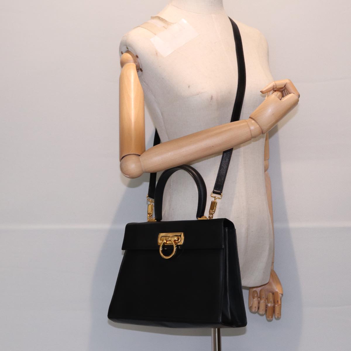 Salvatore Ferragamo Gancini Hand Bag Leather 2way Black Gold Auth 86609