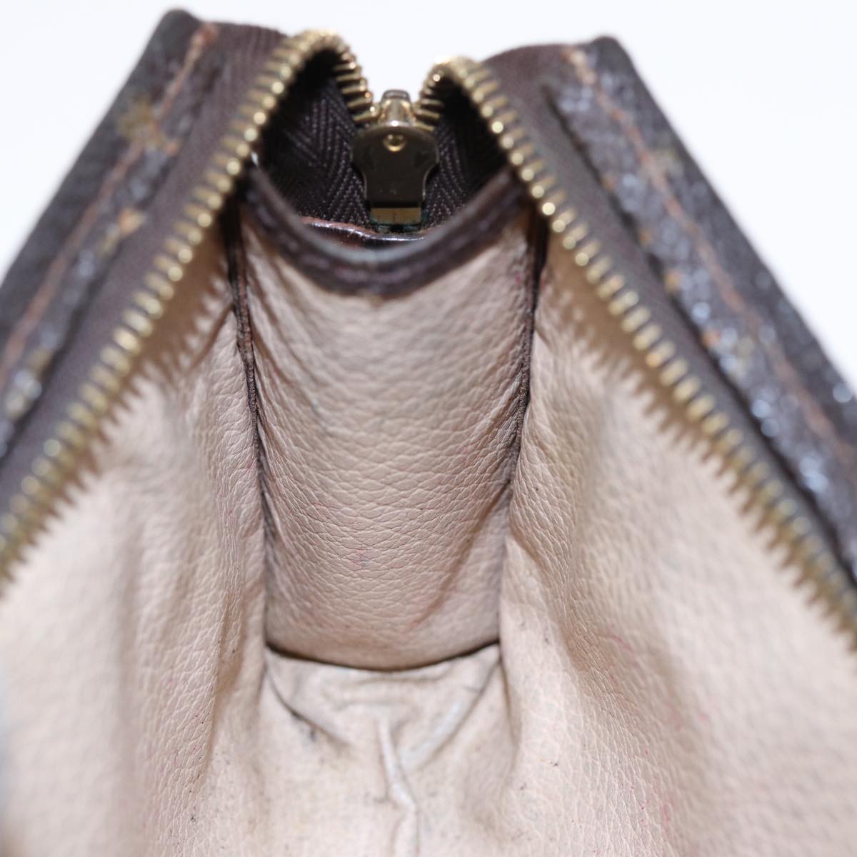 LOUIS VUITTON Monogram Poche Toilette 15 Pouch M47546 LV Auth 87463