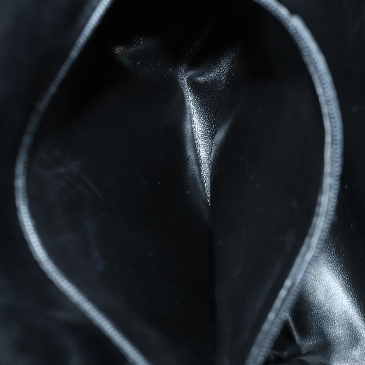 Salvatore Ferragamo Gancini Shoulder Bag Enamel Black Gold Auth 87741