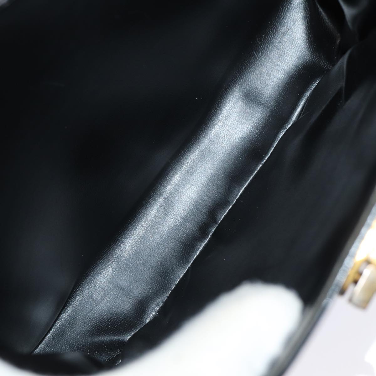 Salvatore Ferragamo Gancini Shoulder Bag Enamel Black Gold Auth 87741