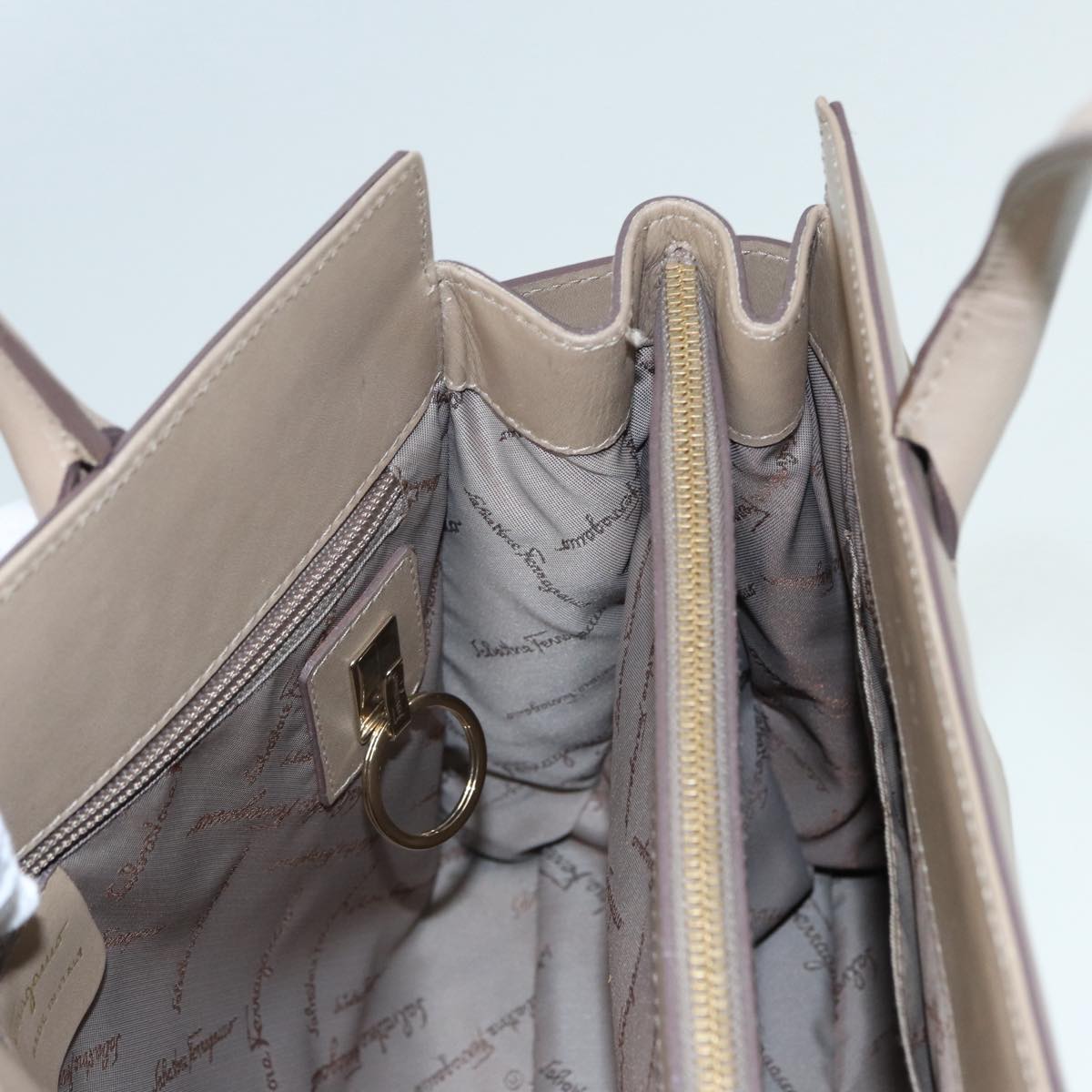 Salvatore Ferragamo Gancini Shoulder Bag Leather Beige Gold Auth 87768