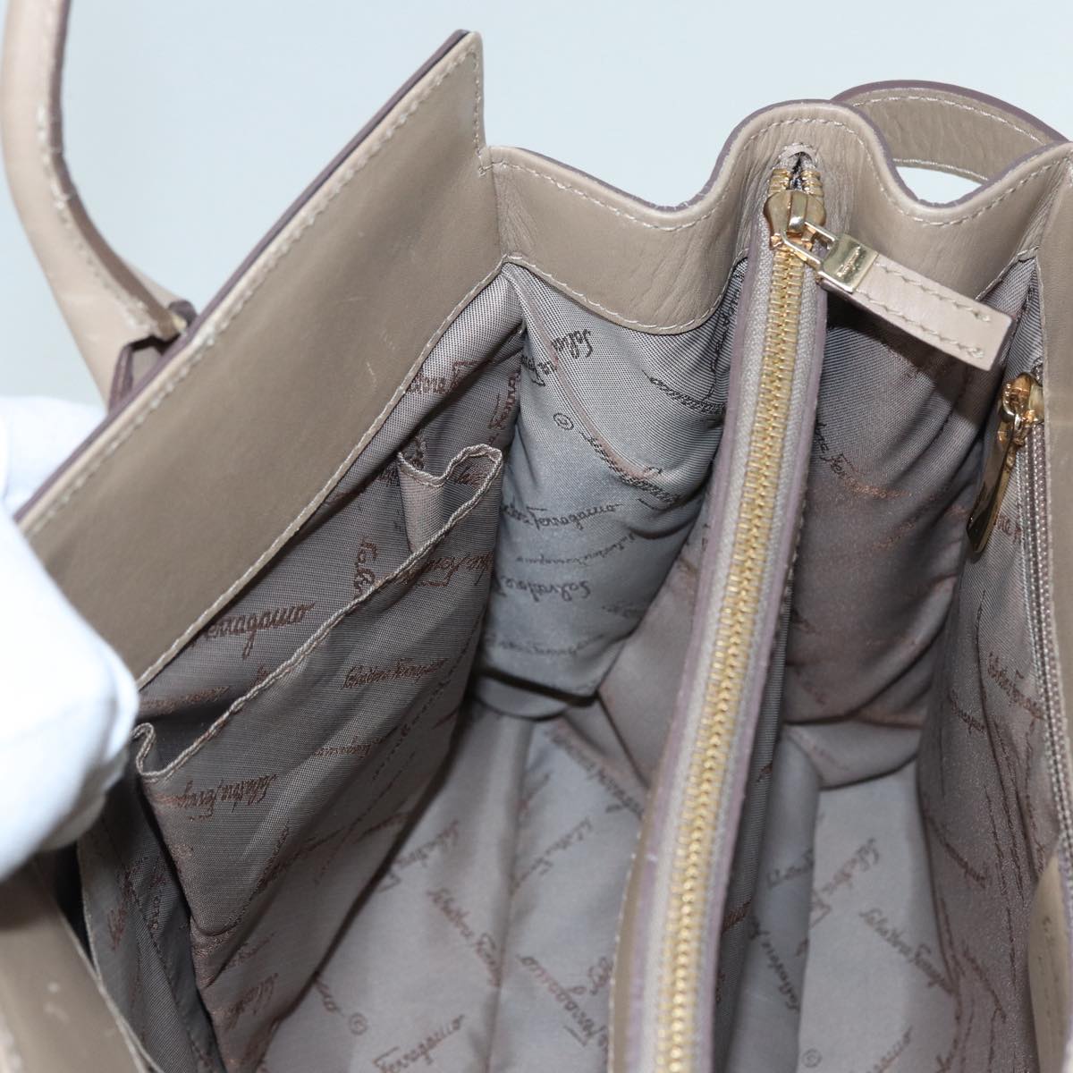 Salvatore Ferragamo Gancini Shoulder Bag Leather Beige Gold Auth 87768