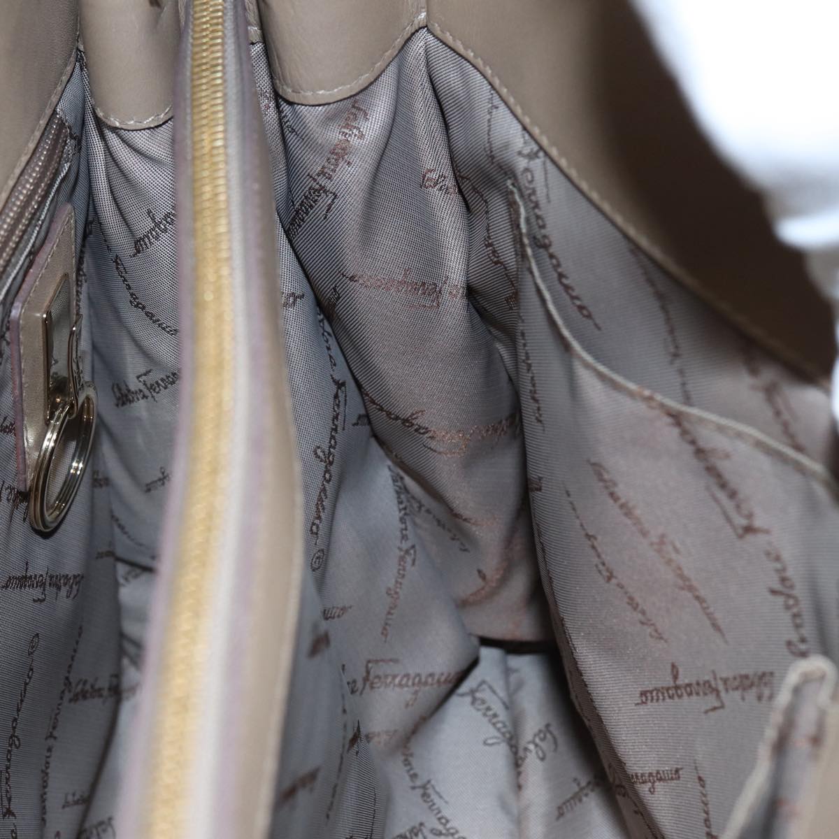 Salvatore Ferragamo Gancini Shoulder Bag Leather Beige Gold Auth 87768