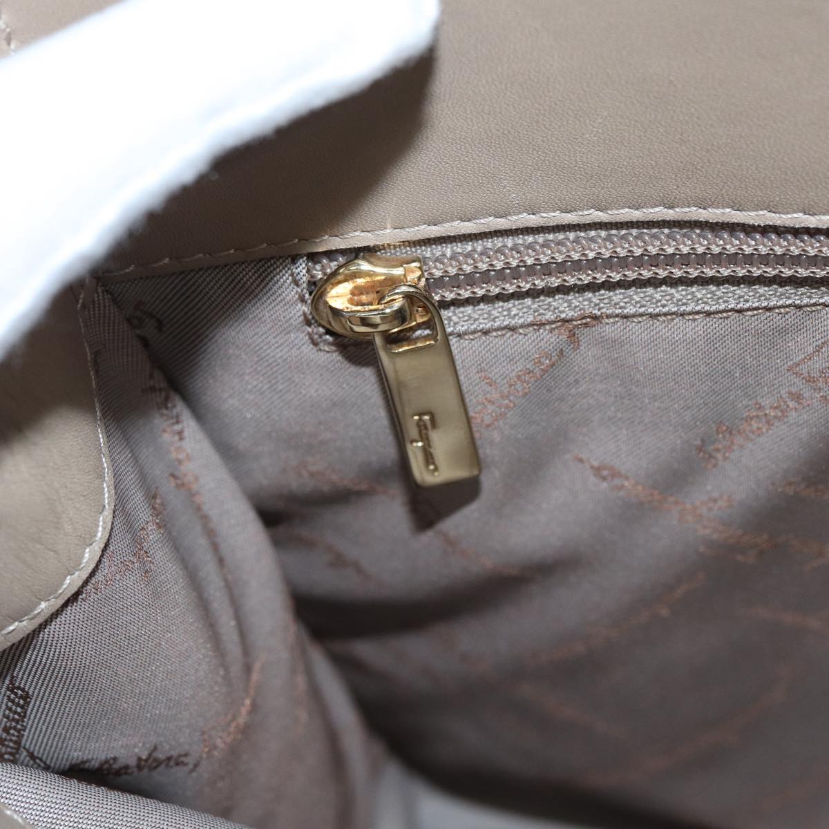 Salvatore Ferragamo Gancini Shoulder Bag Leather Beige Gold Auth 87768