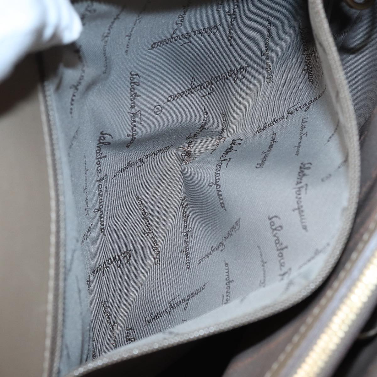 Salvatore Ferragamo Gancini Shoulder Bag Leather Beige Gold Auth 87768