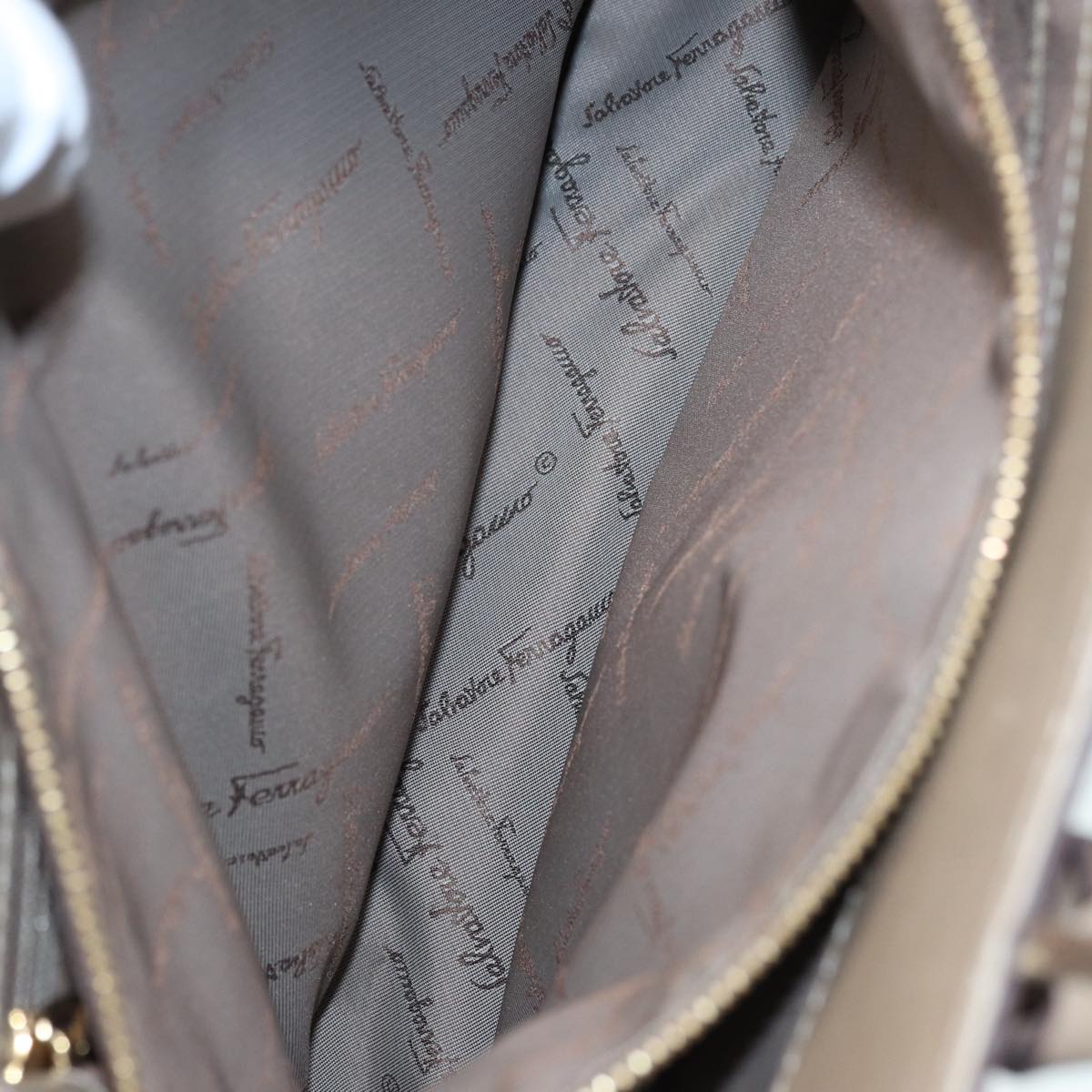 Salvatore Ferragamo Gancini Shoulder Bag Leather Beige Gold Auth 87768