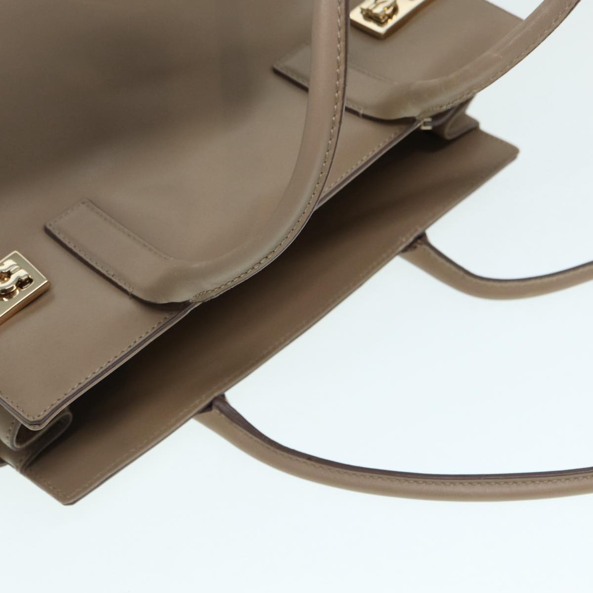 Salvatore Ferragamo Gancini Shoulder Bag Leather Beige Gold Auth 87768