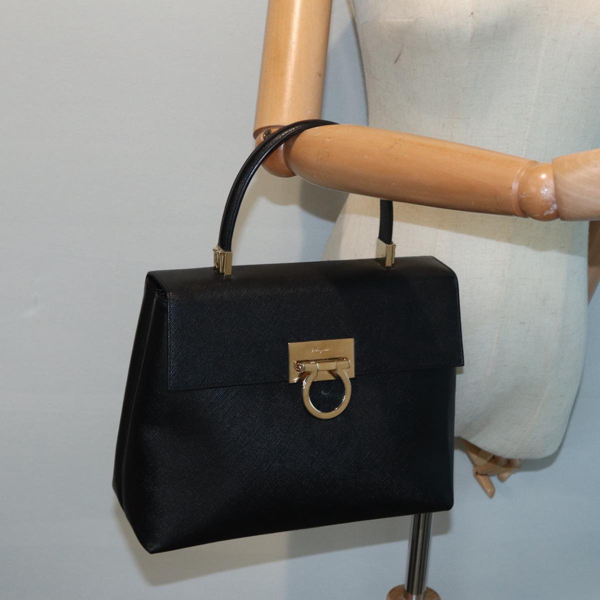 Salvatore Ferragamo Gancini Hand Bag Leather Black Gold Auth 87899