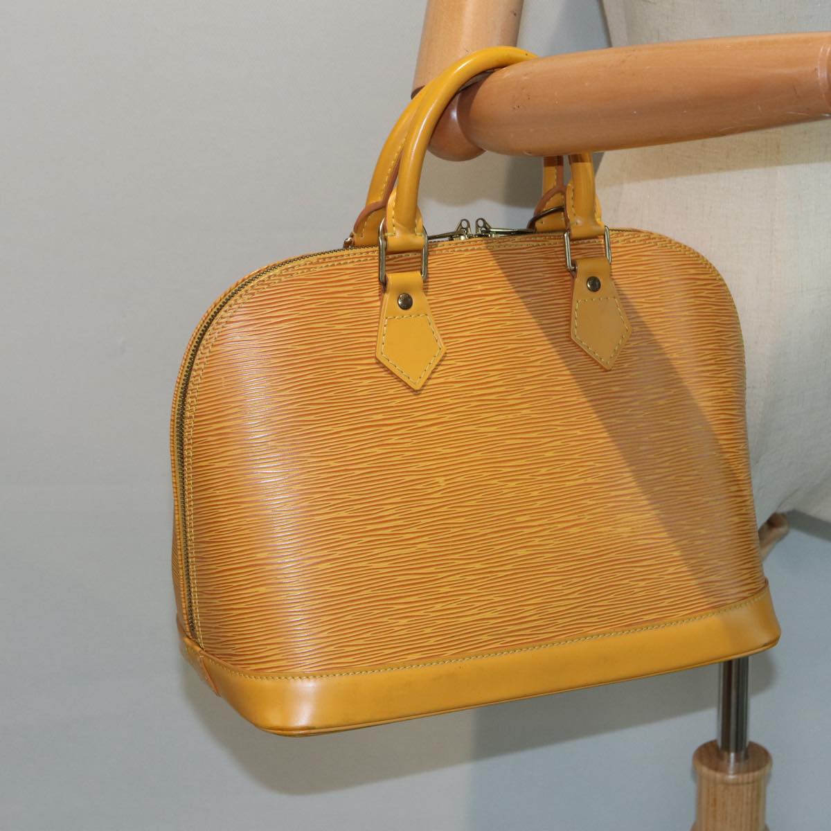 LOUIS VUITTON Epi Alma Hand Bag Yellow M52149 LV Auth 87945