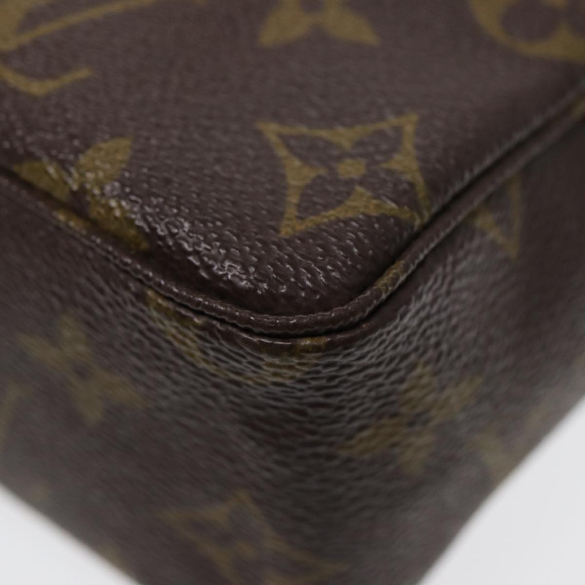 LOUIS VUITTON Monogram Trousse Toilette 18 Pouch M47526 LV Auth 88311